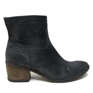DONALD J. PLINER ‘Darua’ Leather Boots 9M